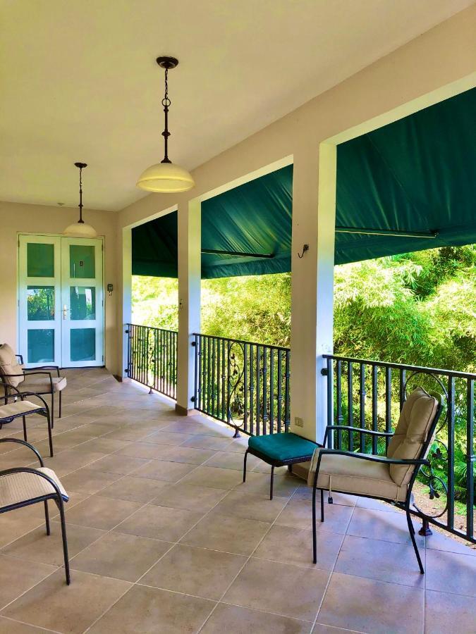Tio Pepe'S Guest House Aibonito Екстер'єр фото